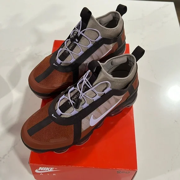 NEW WOMENS NIKE AIR VAPORMAX UTILITY Size 8 Cinnamon/Purple Agate-Burgundy Ash - Picture 3 of 17